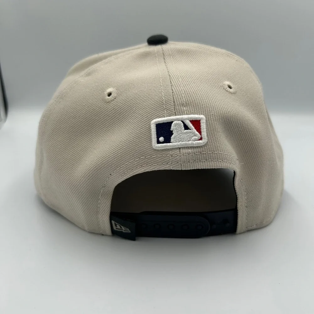 New Era Hat Men OSFM Tan Black 2025 World Series Champions 9FORTY Snapback Cap
